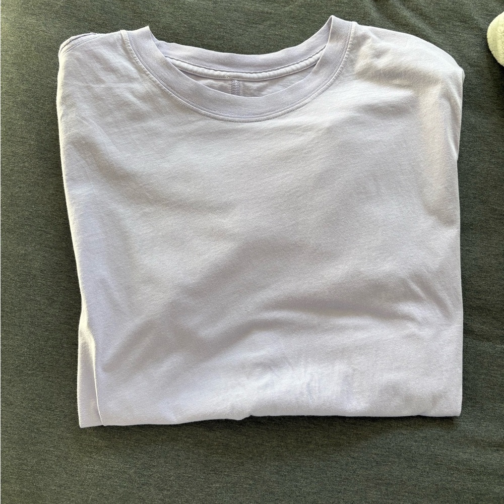 Lilac lululemon tee